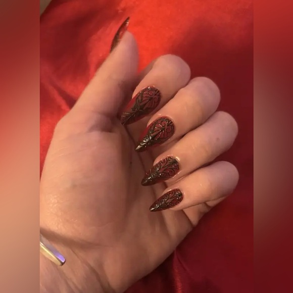 NWT Red & Embossed Black Gothic Press On Nail Art reusable medium 24 pc set - Picture 3 of 13